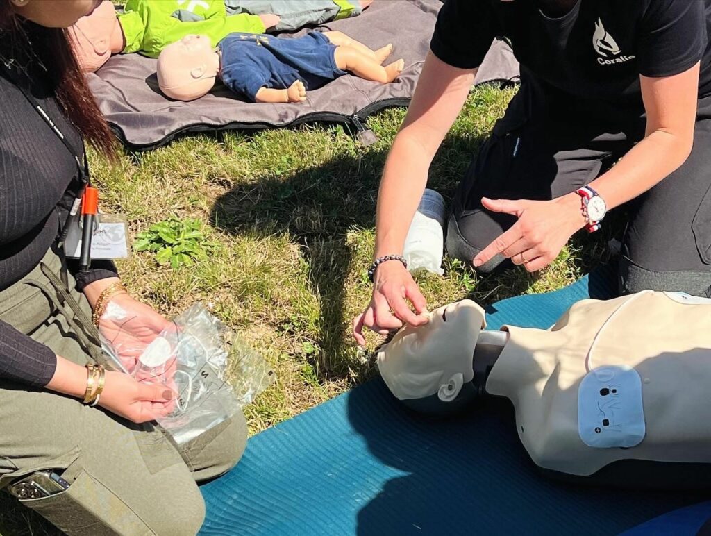Sauveteur Secouriste du Travail avec Coformation. Formation sur mannequin et réanimation.