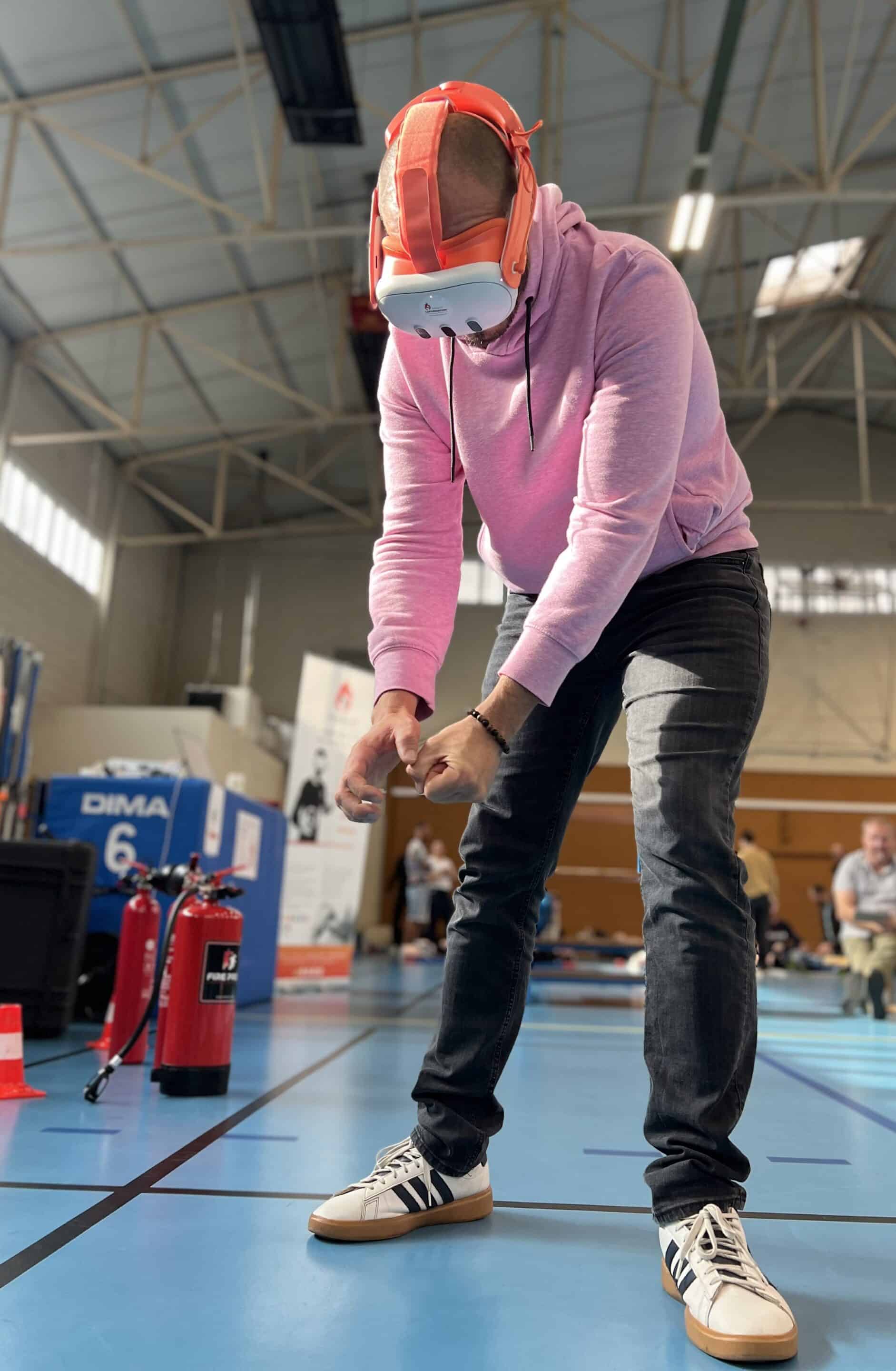 Manipulation des extincteurs en VR en plus de la pratique réel Photo prise lors d'un safetyday